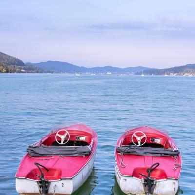 Austria Velden Falkensteiner Wörthersee lake red boats alps