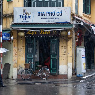 vietnam, old quarter, Hanoi, rain, yellow, bicycle