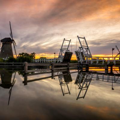 Holland kinderdijk windmills holland  molens zonsondergang reflection sunset 