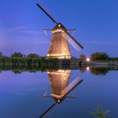 Holland kinderdijk windmills sunset long exposure holland light blue hour illuminated mill verlicht 